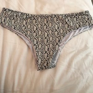 Printed bikini bottoms.